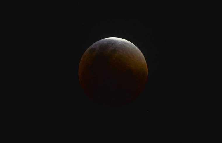 eclipse lunar em Dourados