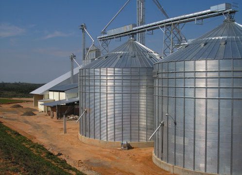 Brasileiros morrem soterrados em armazens