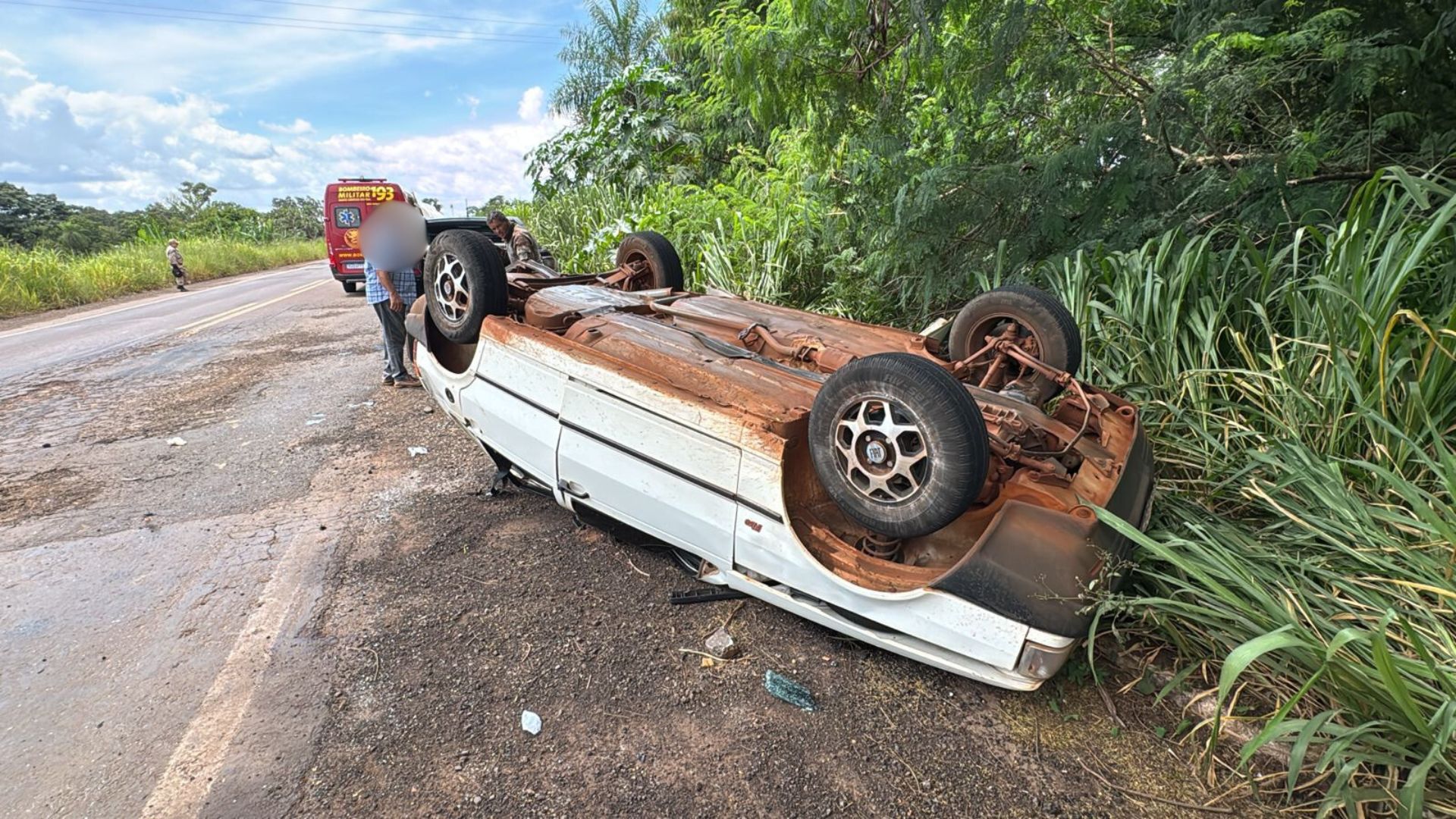Capotamento de Carro Deixa Idosa Morta e Criança Presa às Ferragens