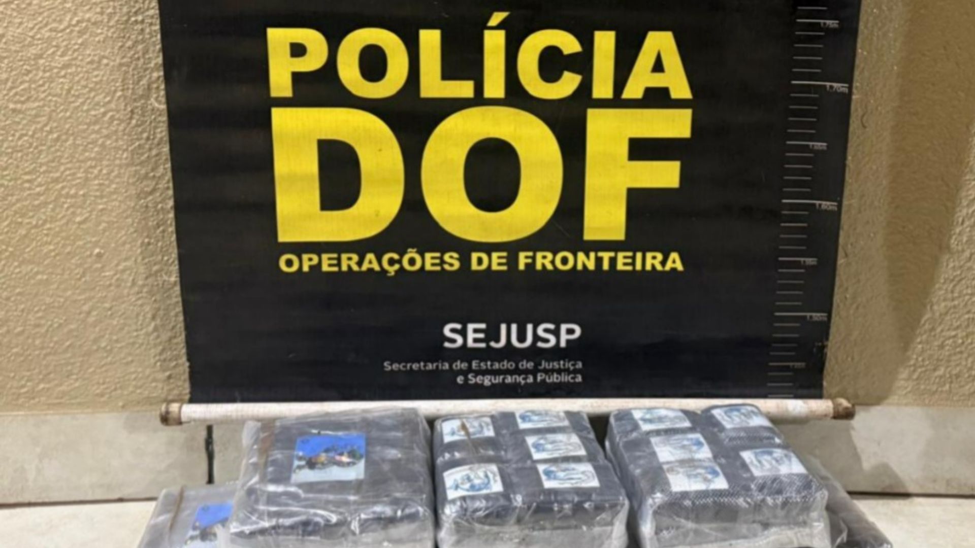 Traficantes Jogam Drogas Avaliadas em R$ 500 Mil Durante Fuga